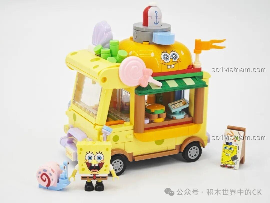 Ảnh 6: Mô hình hoàn chỉnh của Sembo 612217 Xe Bán Hamburger SpongeBob, màu sắc tươi sáng, chi tiết sống động, phù hợp trưng bày.