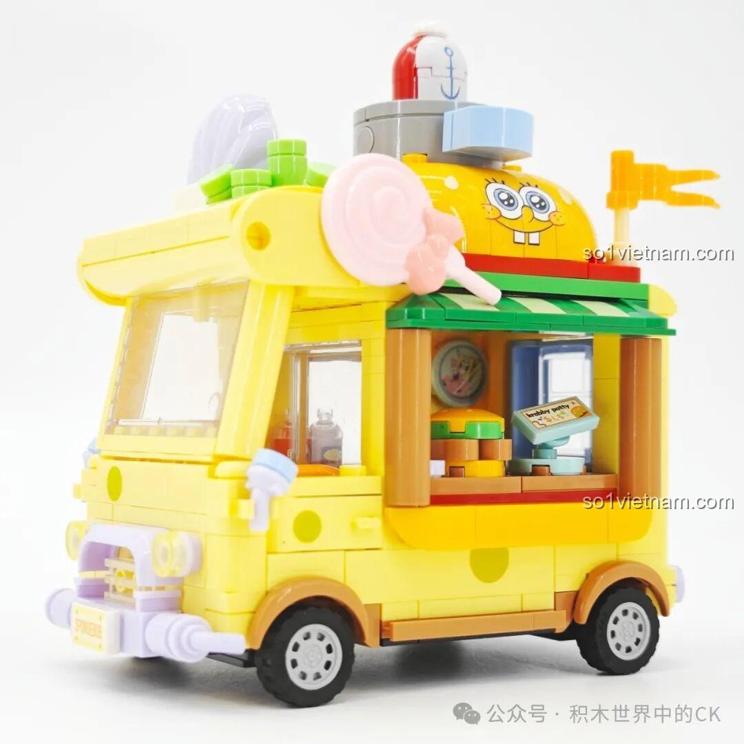 Ảnh 10: Góc nhìn phía trước và bên hông của Sembo 612217 Xe Bán Hamburger SpongeBob, thể hiện thiết kế độc đáo và màu sắc hài hòa.