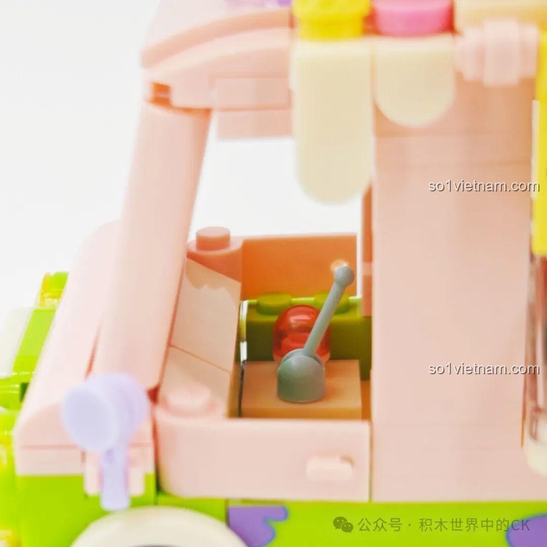 Chi tiết bên trong xe kem với máy làm kem và các phụ kiện nhỏ xinh của SEMBO 612218.