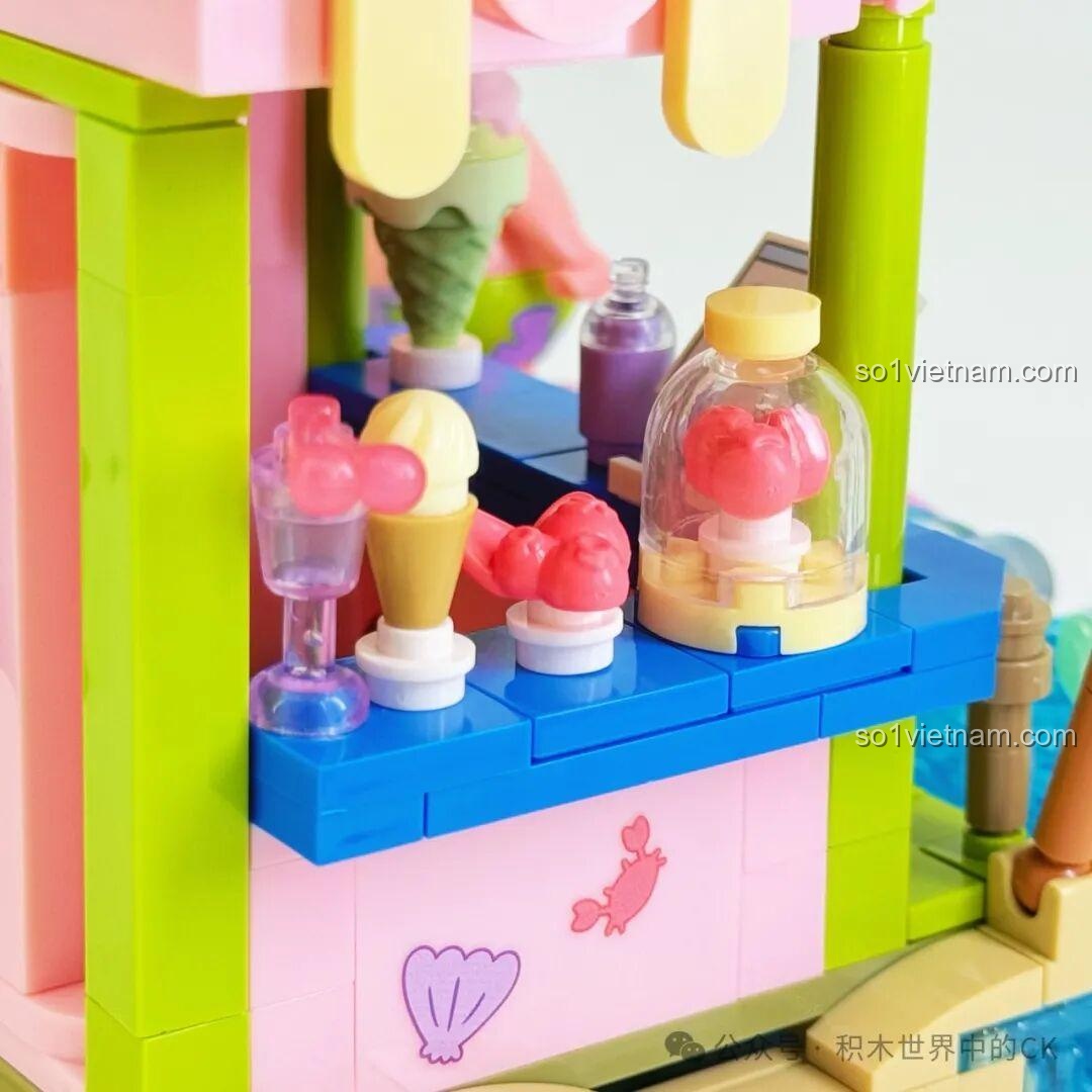 Mô hình Cửa hàng lướt sóng Bikini Bottom SEMBO 612219 với quầy bar, máy pha cà phê, tủ đựng đồ, máy quay phim và điện thoại