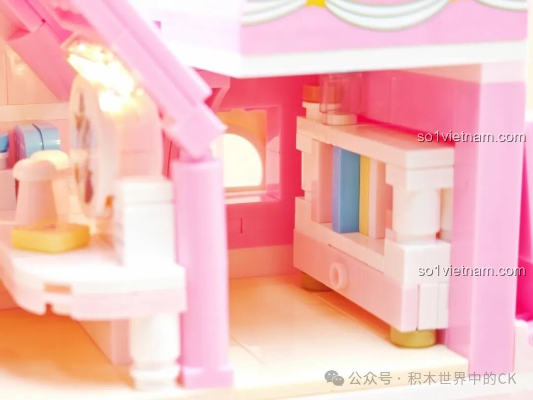 Ba nhân vật minifigure Mông Khả, Lạc Mỹ, Dạ Thần Công Chúa trong bộ SEMBO 616208 Tiệm Bánh Hoa Hồng Tình Yêu