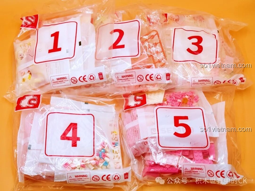 Các túi chi tiết của bộ SEMBO 616208 Tiệm Bánh Hoa Hồng Tình Yêu được chia theo từng bước lắp ráp