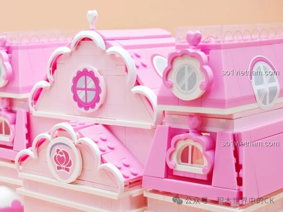 Chi tiết nội thất tầng dưới của bộ SEMBO 616208 Tiệm Bánh Hoa Hồng Tình Yêu