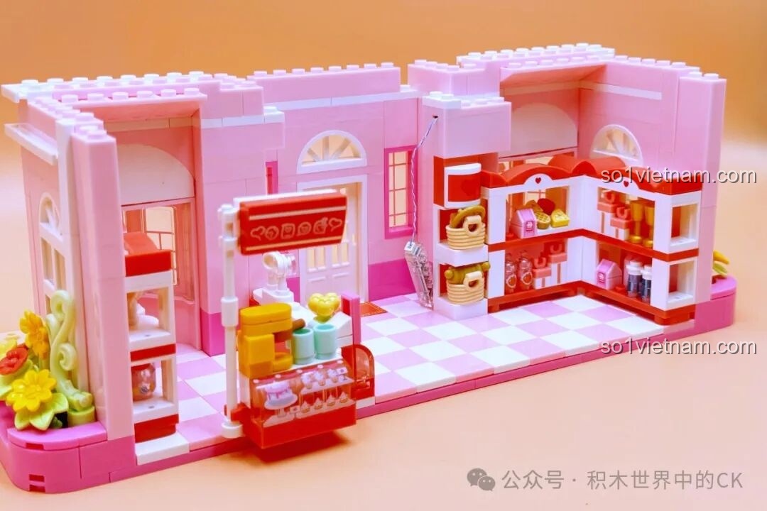 Nội thất tầng dưới của tiệm bánh SEMBO 616208 Tiệm Bánh Hoa Hồng Tình Yêu đang được lắp ráp