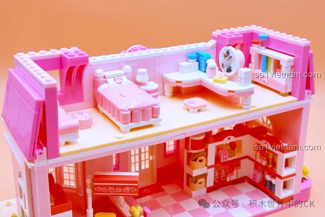 Nội thất tầng trên của tiệm bánh SEMBO 616208 Tiệm Bánh Hoa Hồng Tình Yêu đang được lắp ráp