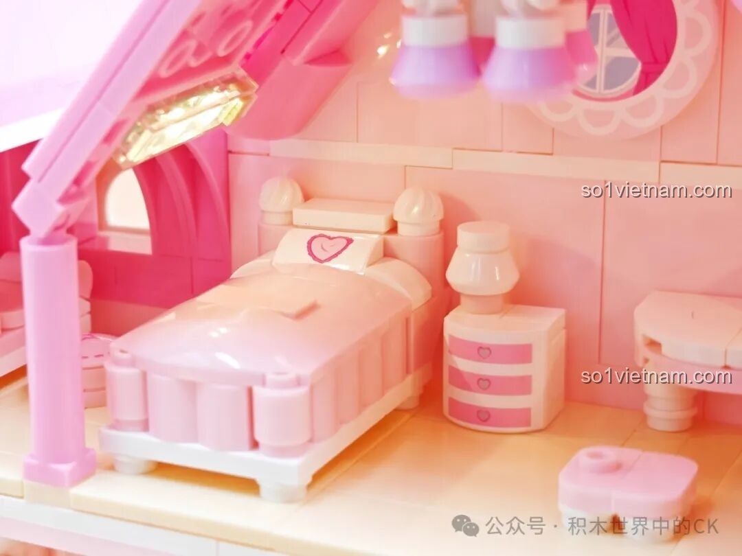 Minifigure Lạc Mỹ trong bộ SEMBO 616208 Tiệm Bánh Hoa Hồng Tình Yêu