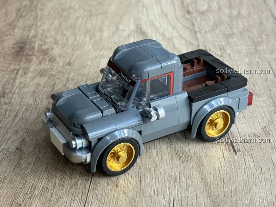 So sánh hai phiên bản xe bán tải và xe đua của SEMBO 714325