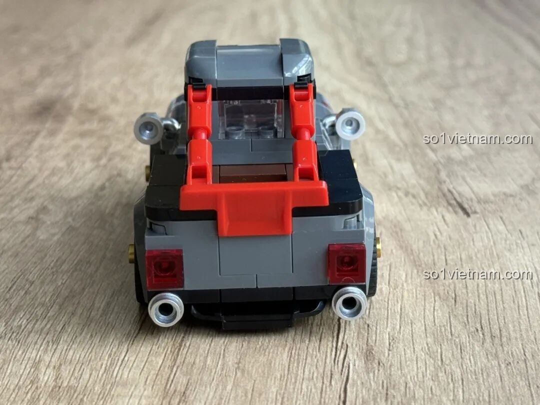 Góc nhìn từ phía sau của xe đua SEMBO 714325