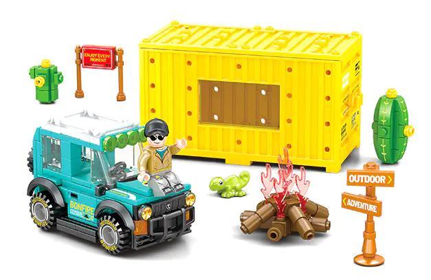 Toàn cảnh bộ lắp ghép Bữa Tiệc Lửa Trại Sembo 714509 gồm xe địa hình, container, minifigure và các phụ kiện. Đồ chơi cho con trai 6 tuổi giá rẻ.