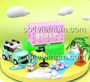 Cận cảnh mô hình Tiệc tùng trên bãi biển Sembo 714510, với xe hơi và container hồng được sắp xếp đẹp mắt. Đồ chơi mô hình Sembo chất lượng cao.