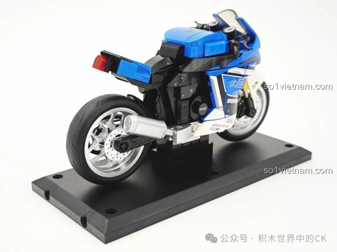 Các mảnh ghép, sách hướng dẫn và đế trưng bày của bộ lắp ghép Sembo 714539 Kawasaki NINJA ZX-10R, một phần của series Famous Car.