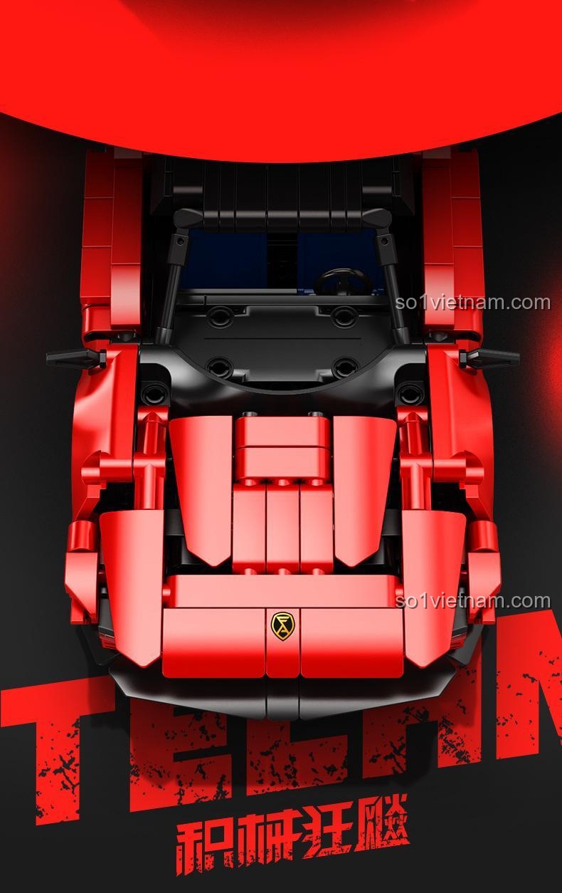 Poster quảng cáo nghệ thuật của Mô hình Ferrari SP4 715305, làm nổi bật các đường nét thiết kế mạnh mẽ trên nền đỏ đen.
