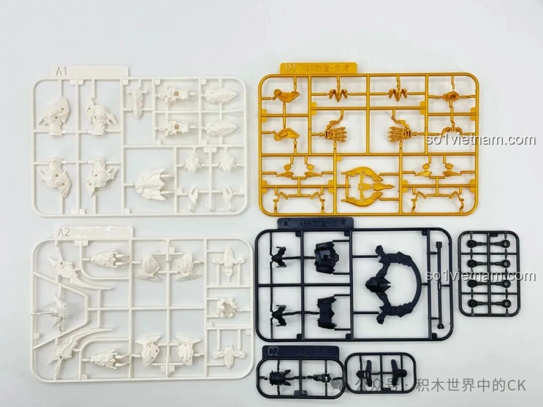 Các vỉ mảnh ghép màu trắng, vàng và đen của robot SEMBO 900002 Bạch Hổ, chất liệu nhựa ABS.