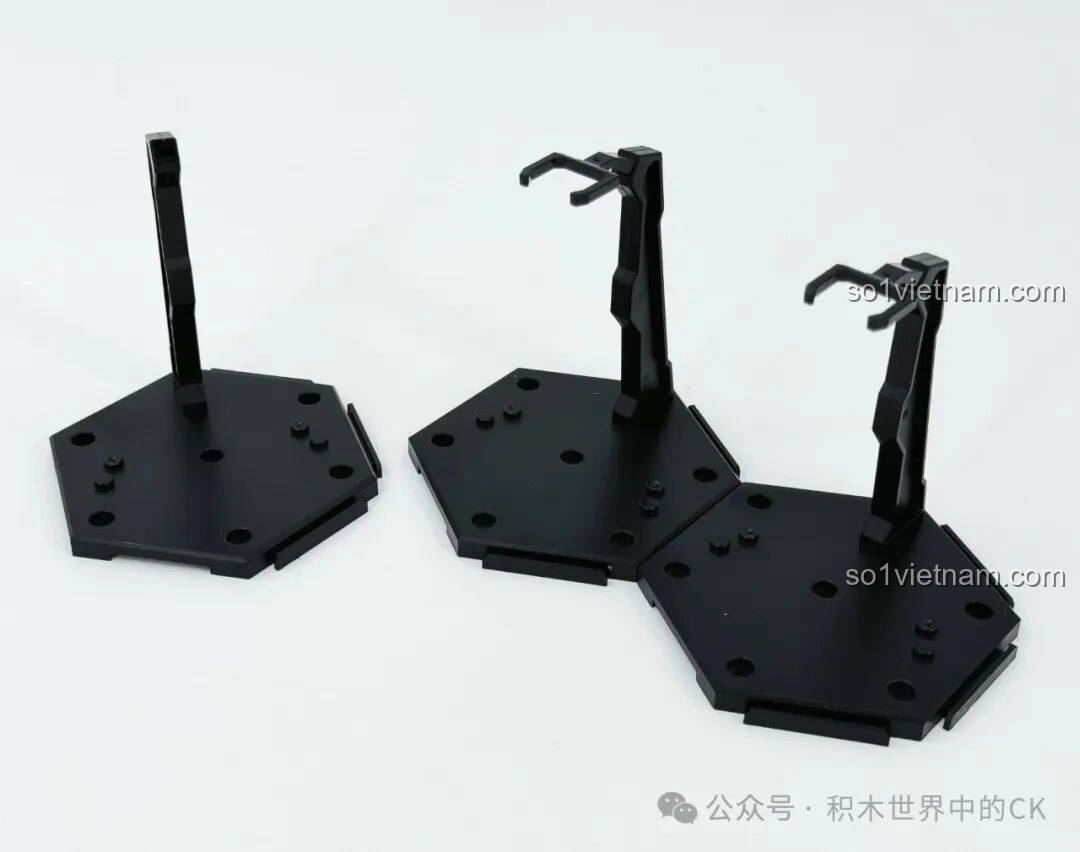 Ba đế trưng bày màu đen hình lục giác cho robot SEMBO Tàng Đạo Nguyên Linh Chiến Kỷ, có thể kết nối với nhau.