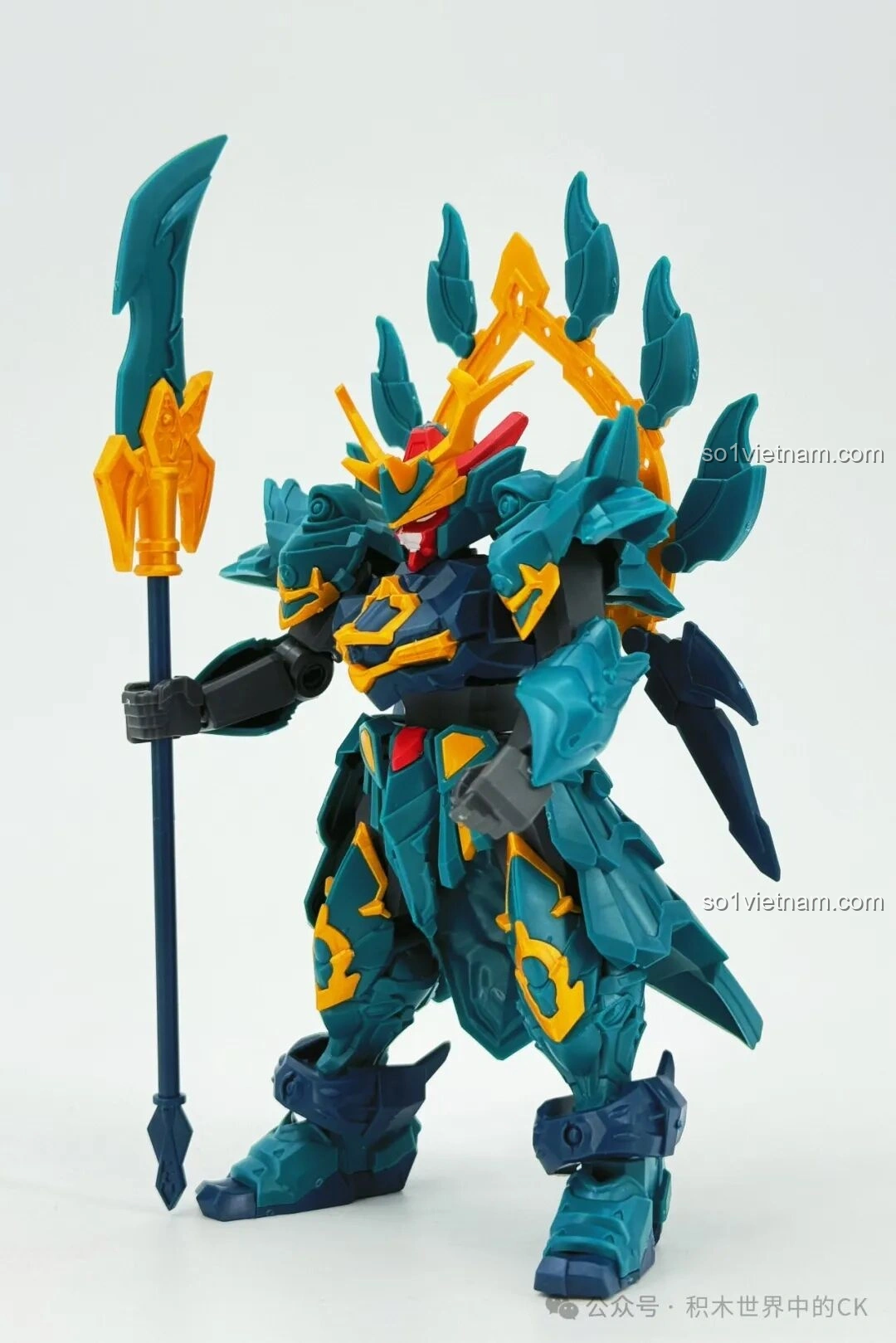 Mô hình robot SEMBO 900004 Trọc Ảnh nhìn nghiêng trái, thể hiện chi tiết giáp và vũ khí.