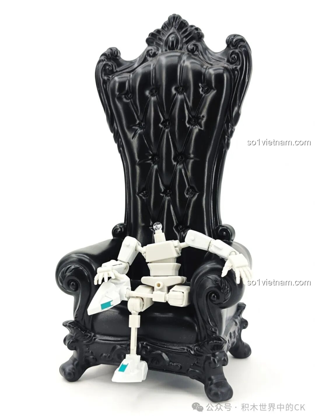 Gắn cánh tay vào robot SEMBO Anh Hùng Tiên Tổ Hiệu Ứng.