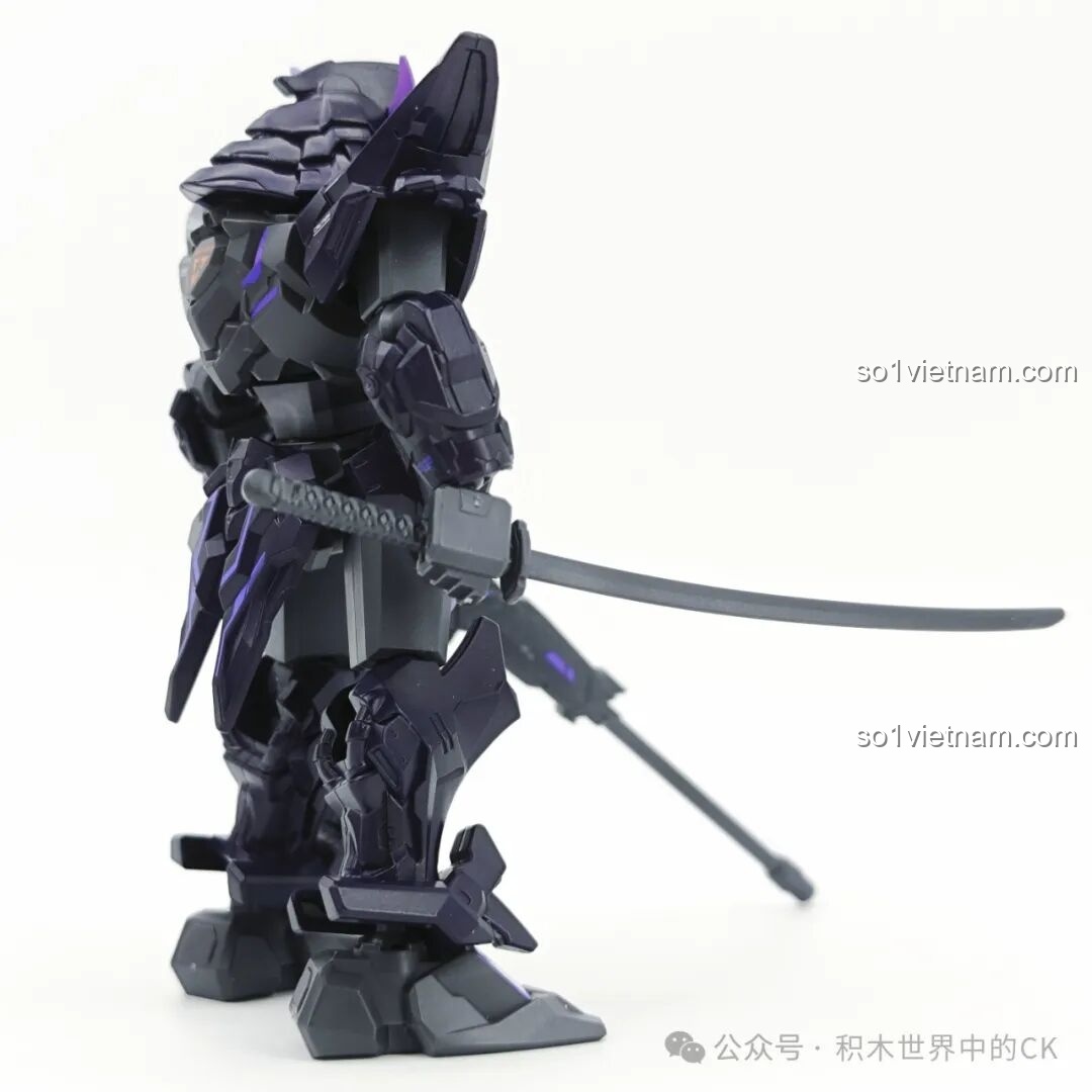 Mặt sau của robot 