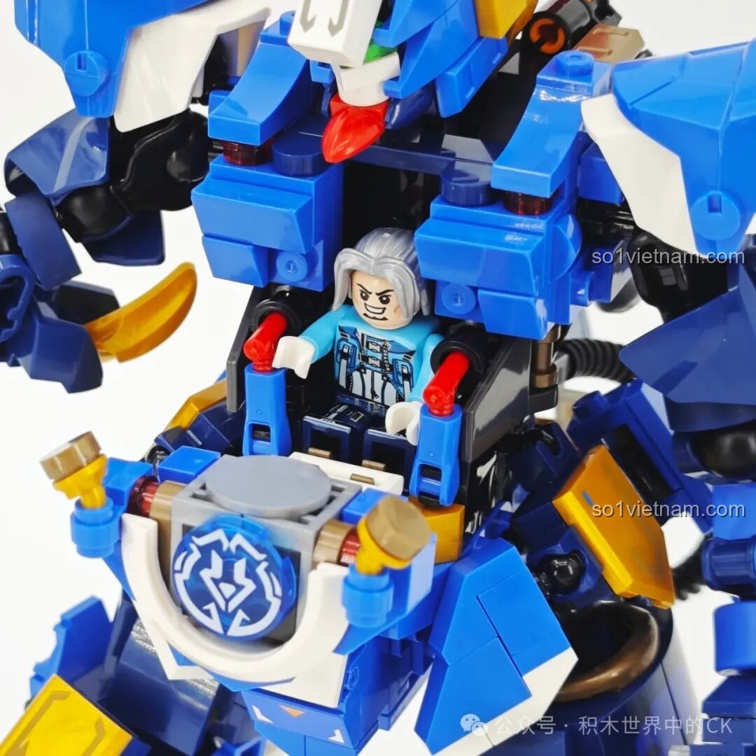 Buồng lái của Sembo Block 103394 Robot Triệu Vân với minifigure bên trong, tương tác thú vị.