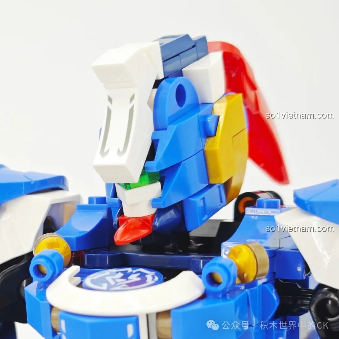 Cận cảnh phần đầu của Sembo Block 103394 Robot Triệu Vân, thiết kế độc đáo, biểu cảm mạnh mẽ.