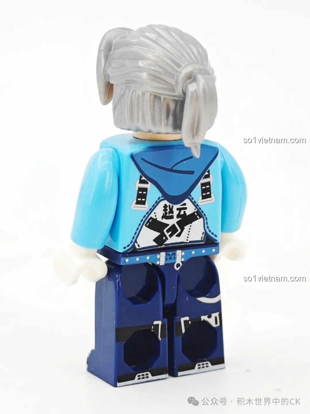 Mặt sau minifigure Triệu Vân của Sembo Block 103394, chi tiết trang phục ấn tượng.