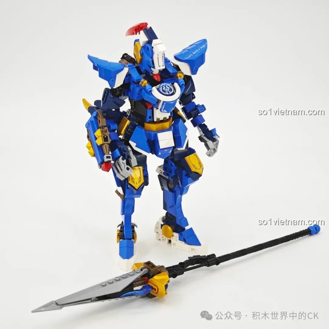 Mô hình Sembo Block 103394 Robot Triệu Vân hoàn chỉnh với vũ khí, sẵn sàng chiến đấu.