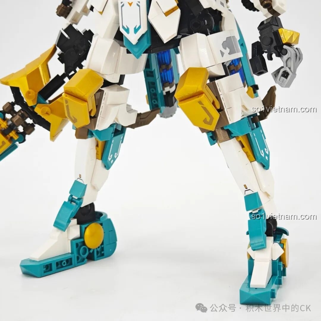 Chi tiết bàn chân của Sembo Block 103395 Robot Mã Siêu, đế vững chắc.