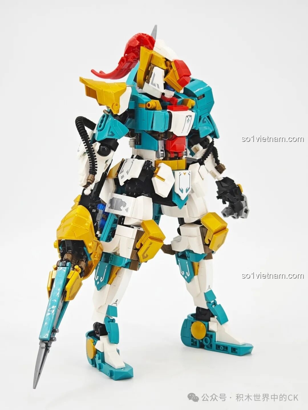 Mô hình Sembo Block 103395 Robot Mã Siêu từ góc nhìn bên hông, chi tiết giáp vai.