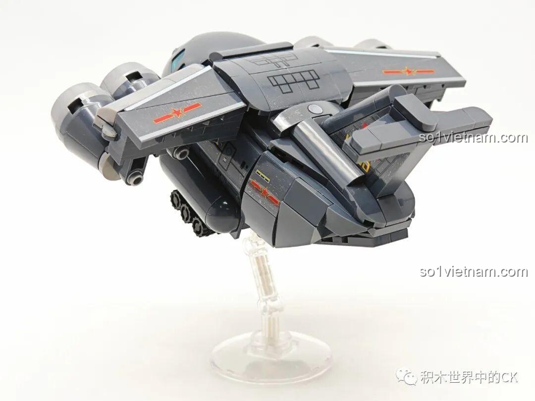 Mô hình đồ chơi lắp ráp Sembo Block Y-20 202217 từ góc nhìn khác, thể hiện sự vững chãi của mô hình.