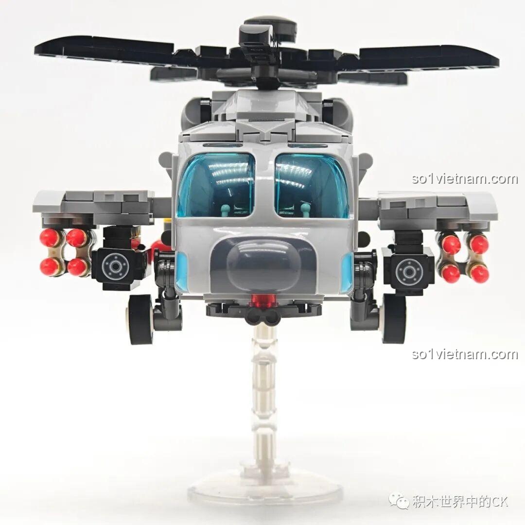 Cửa khoang chở hàng của mô hình đồ chơi lắp ráp Sembo Block Trực thăng Trực-20 202218 có thể mở ra.