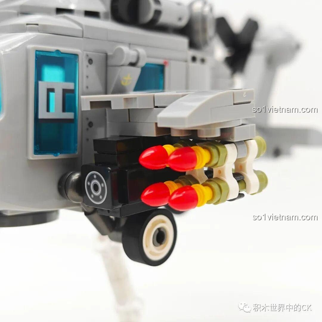 Cận cảnh chi tiết đuôi của mô hình đồ chơi lắp ráp Sembo Block Trực thăng Trực-20 202218.