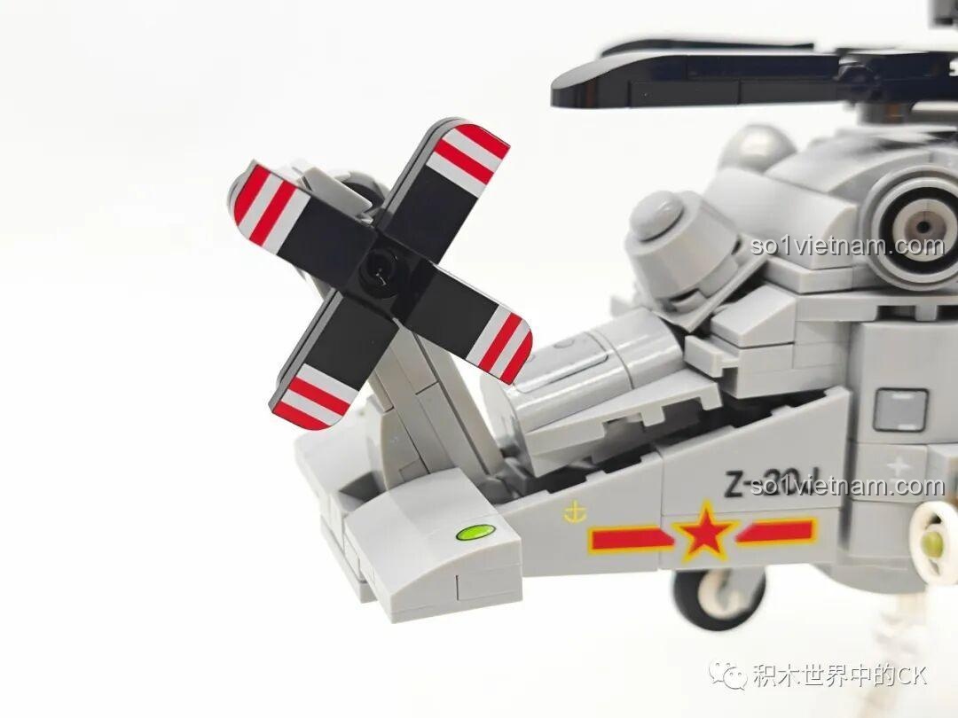 Ghế lái và các chi tiết nội thất khác trong khoang lái của mô hình Sembo Block Trực-20 202218.