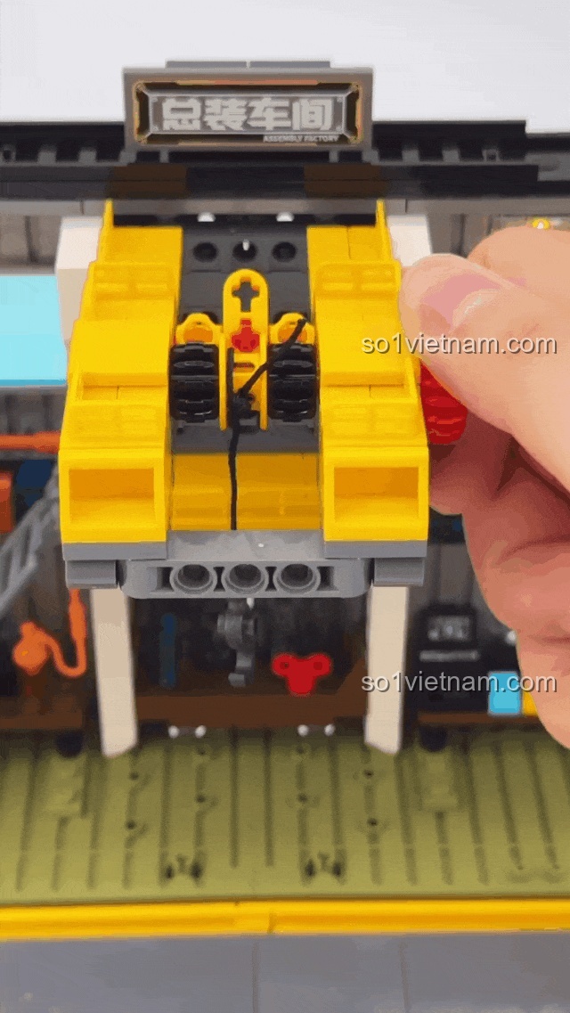 Các phụ kiện đi kèm để hoàn thiện xe tăng ZTZ-99A Sembo Block, bao gồm xích xe, nòng súng và thùng nhiên liệu.