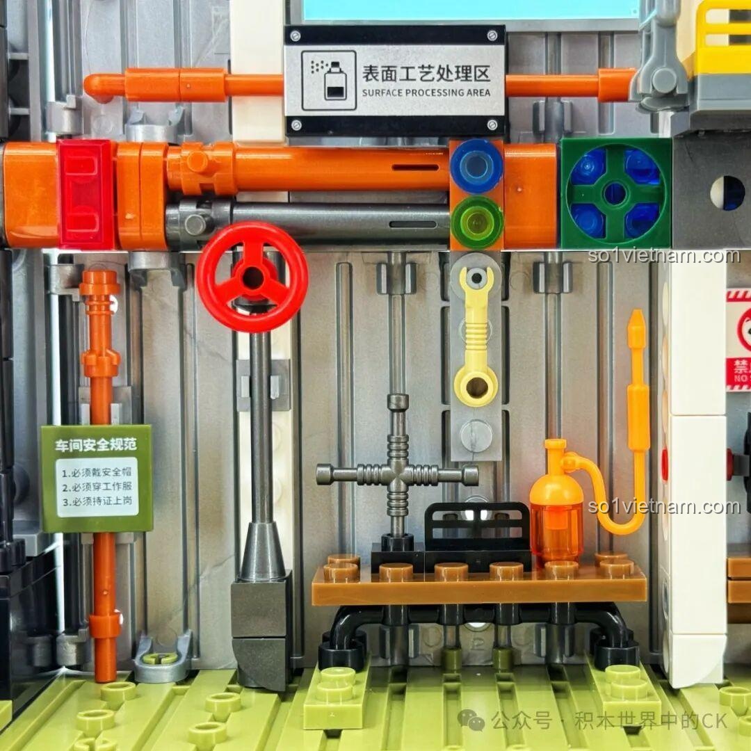 Cấu trúc cẩu trục di chuyển trong Xưởng Lắp Ráp Xe Tăng Chiến Đấu Chủ Lực ZTZ-99A Sembo Block, thể hiện tính năng động.