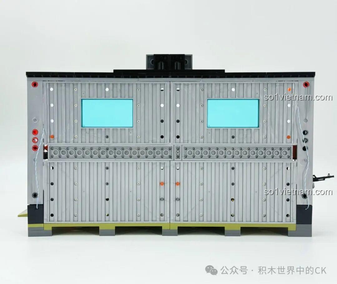 Góc nhìn bên trong Xưởng Lắp Ráp Xe Tăng Chiến Đấu Chủ Lực ZTZ-99A Sembo Block, tập trung vào hệ thống cẩu và các chi tiết.