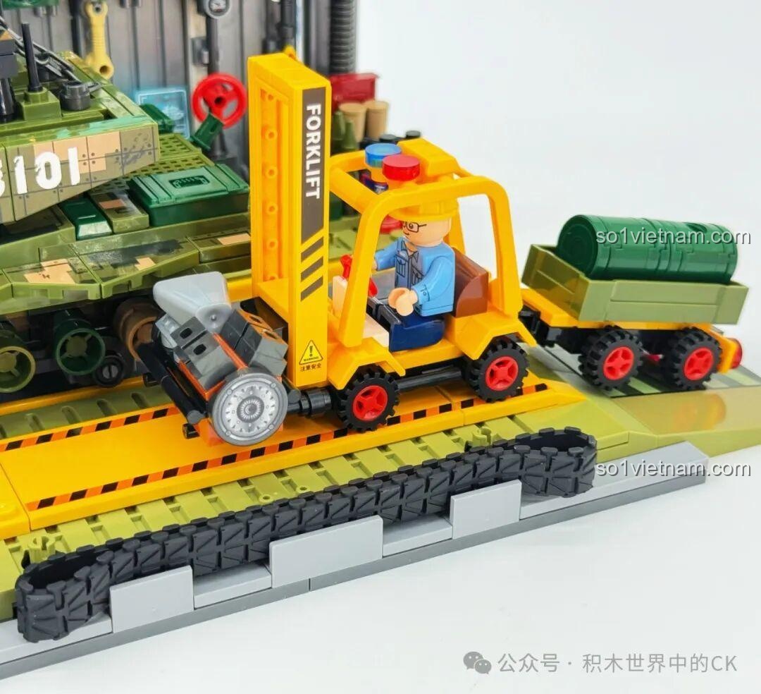 Khu vực điều khiển kỹ thuật số trong Xưởng Lắp Ráp Xe Tăng Chiến Đấu Chủ Lực ZTZ-99A Sembo Block với máy tính và bảng điều khiển.