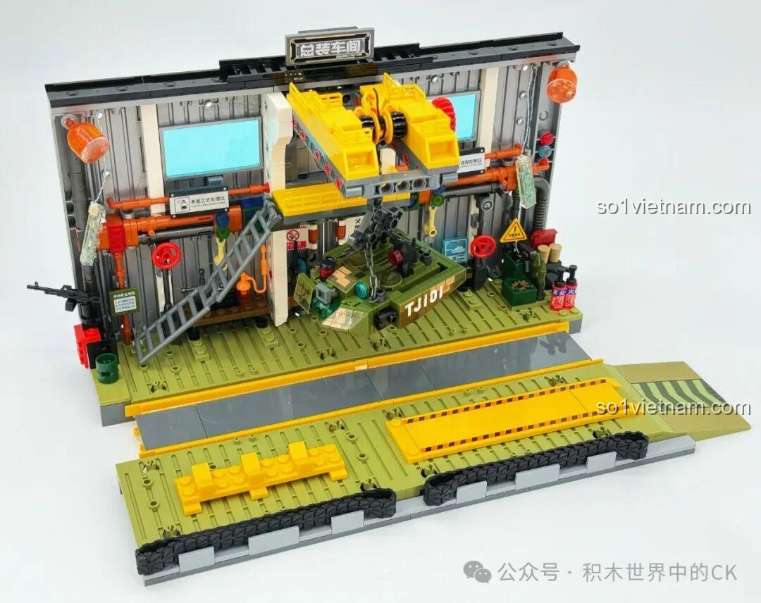 Lắp ráp cấu trúc phía trên của Xưởng Lắp Ráp Xe Tăng Chiến Đấu Chủ Lực ZTZ-99A Sembo Block, bao gồm hệ thống cẩu trục.