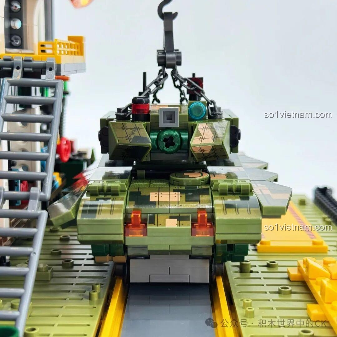 Mặt trước của xe tăng ZTZ-99A Sembo Block đã hoàn chỉnh, với nòng súng hướng về phía trước.