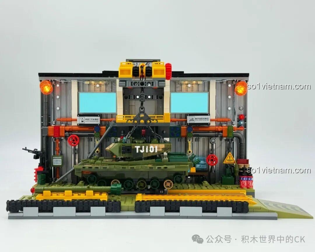 Xưởng Lắp Ráp Xe Tăng Chiến Đấu Chủ Lực ZTZ-99A Sembo Block với hệ thống đèn chiếu sáng, tạo hiệu ứng sống động.