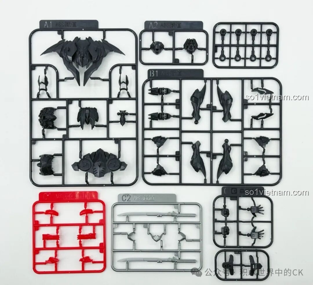 Mô hình robot Sembo Chiêm Minh 900005 đã lắp ráp hoàn chỉnh, nhìn từ góc chéo phía sau, thể hiện độ linh hoạt của mô hình.