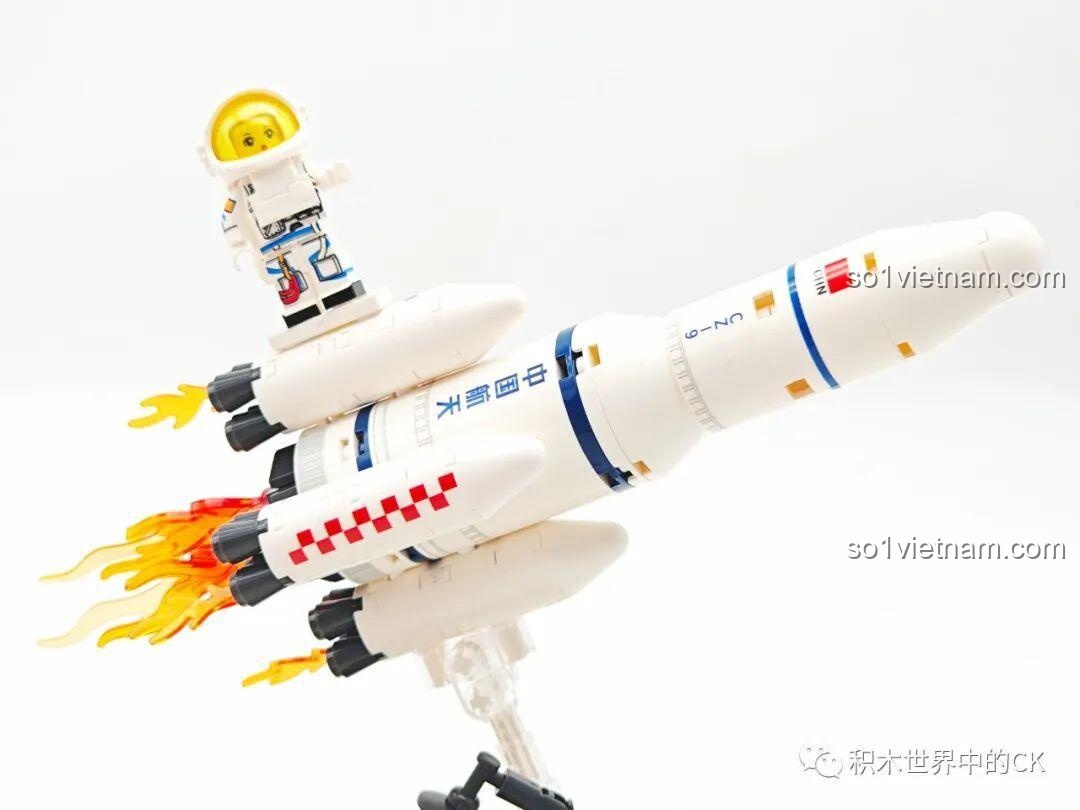 Cận cảnh các chi tiết nhỏ trên thân tên lửa của SEMBO Đội Tên Lửa Siêu Dễ Thương, độ hoàn thiện cao.