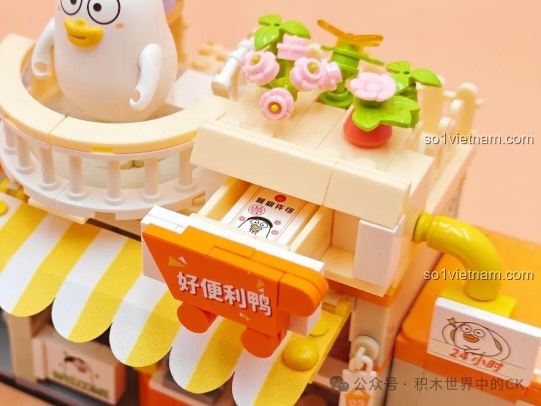 Toàn cảnh 5 mô hình bộ lắp ghép Sembo Ducky Friends series Vịt Lưu Nhỏ đã hoàn thành, tạo thành một con phố mini đáng yêu