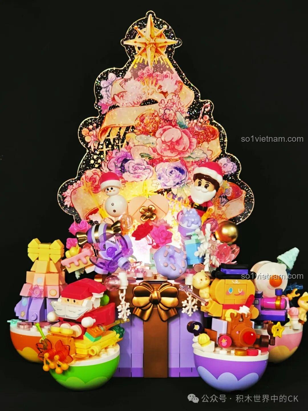 Toàn bộ bộ sưu tập đồ chơi lắp ráp Sembo Giáng Sinh, gồm 4 mô hình lật đật và Cây Thông Lấp Lánh 605042 có đèn LED.