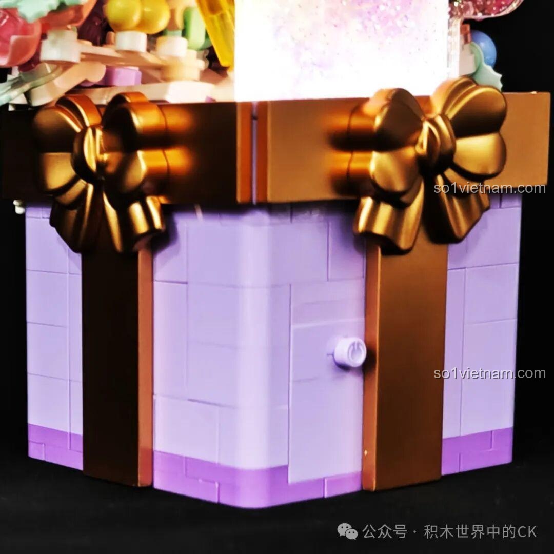 Bốn mô hình đồ chơi lắp ráp SEMBO Giáng Sinh tumbler 605038, 605039, 605040, 605041 đã hoàn thiện, xếp cạnh nhau.