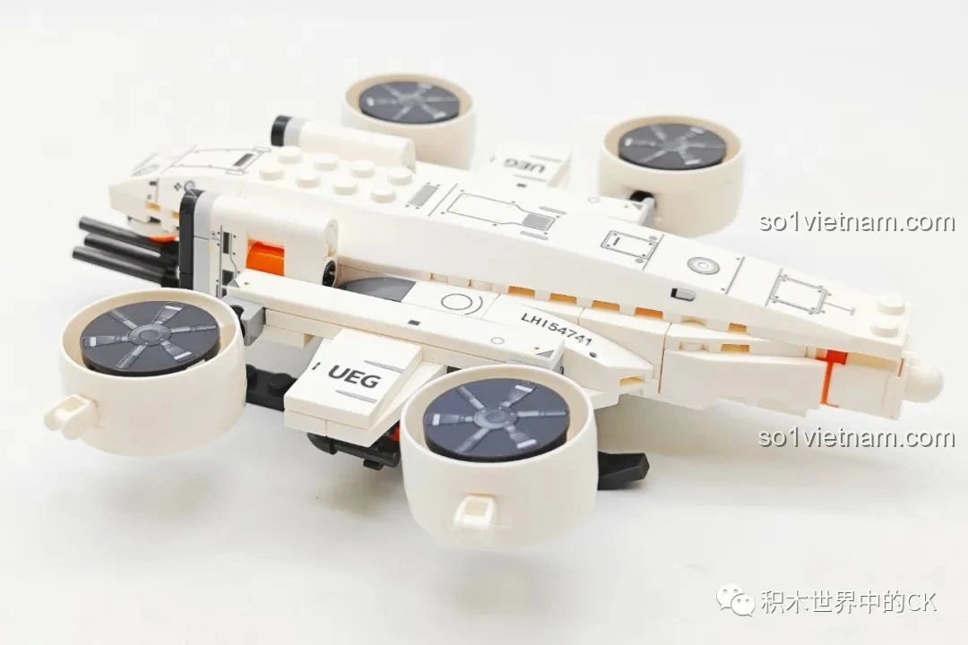 Cận cảnh phần đuôi của mô hình Máy Bay Không Người Lái Kẻ Cướp (107109) từ bộ SEMBO Lưu Lạc Địa Cầu 2, với các chi tiết nhỏ.