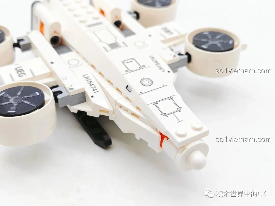 Cận cảnh các hộp vật tư nhỏ đi kèm trong bộ lắp ghép SEMBO Lưu Lạc Địa Cầu 2, với các ký hiệu cảnh báo.