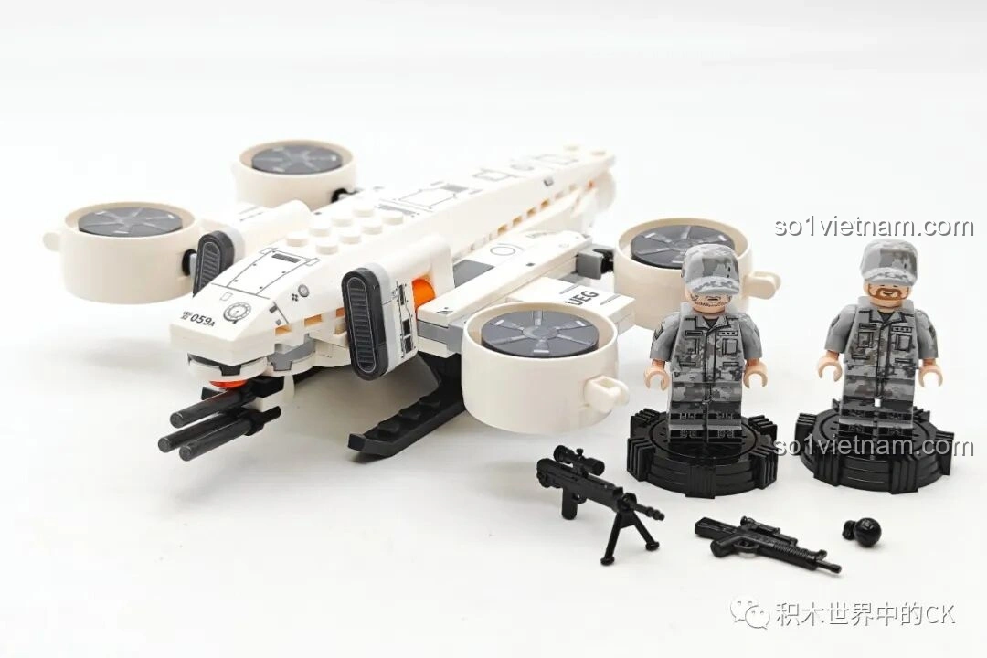 Cận cảnh các minifigure phi hành gia từ bộ SEMBO Lưu Lạc Địa Cầu 2, với bộ đồ không gian chi tiết.