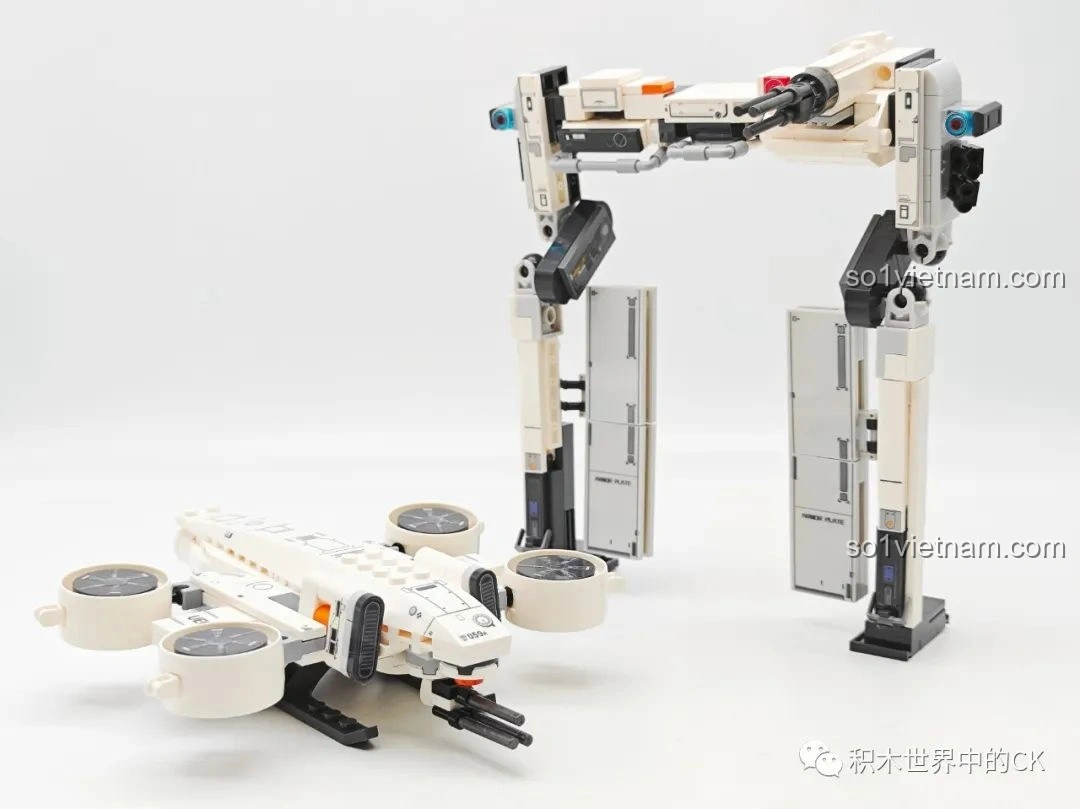 Cận cảnh các vũ khí phụ kiện đi kèm với các minifigure trong bộ SEMBO Lưu Lạc Địa Cầu 2, bao gồm súng máy và súng trường.