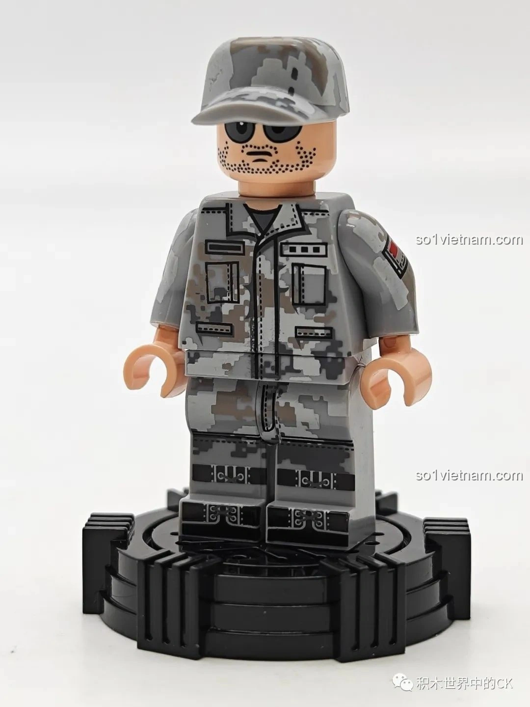 Mô hình Máy Bay Không Người Lái Kẻ Cướp (107109) của SEMBO Lưu Lạc Địa Cầu 2, chụp từ trên cao, cho thấy toàn bộ cấu trúc và các cánh quạt.