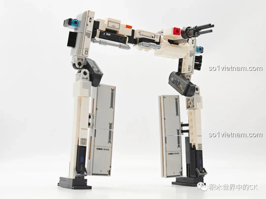 Minifigure lính thứ hai với bộ quân phục rằn ri và mũ lưỡi trai, không râu, từ bộ SEMBO Lưu Lạc Địa Cầu 2.