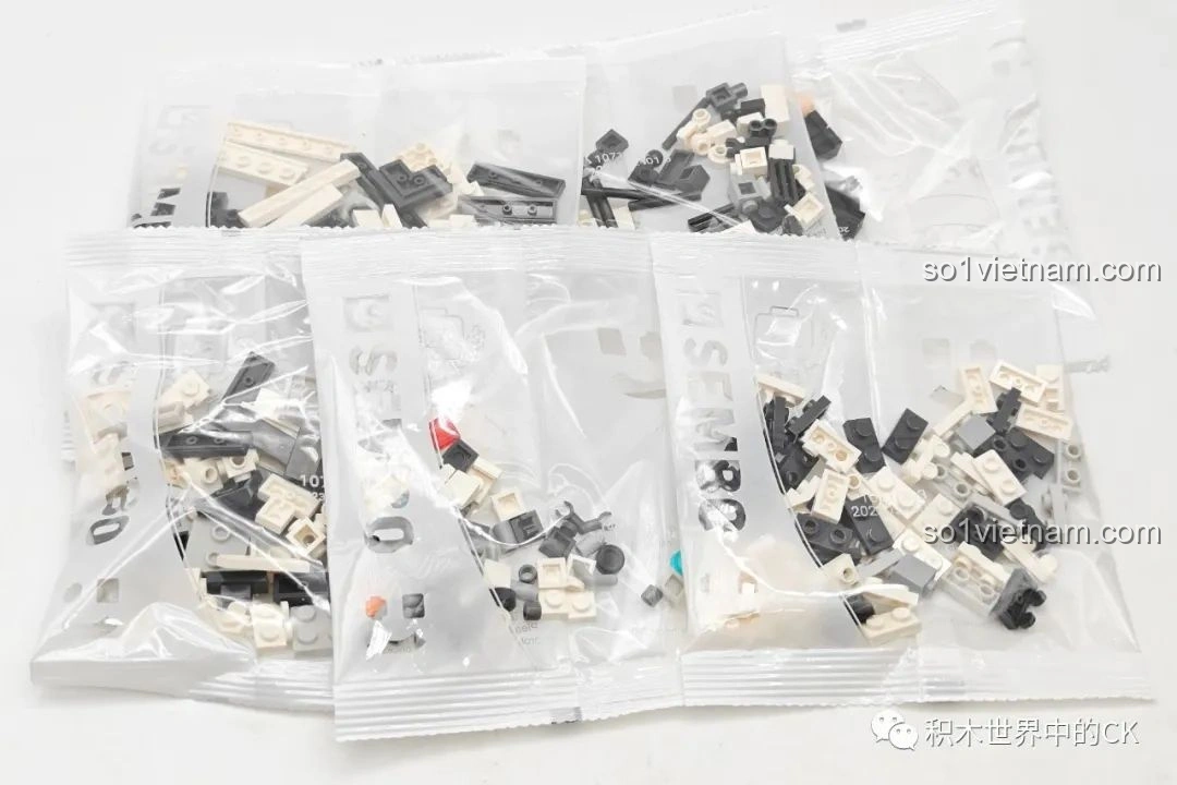 Mô hình Robot Khung Cửa (107108) của SEMBO Lưu Lạc Địa Cầu 2 đã hoàn thiện, chụp chính diện, nổi bật cấu trúc khung và vũ khí.